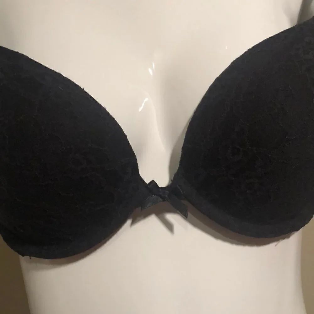 Victoria Secret  - Picture 2 of 4